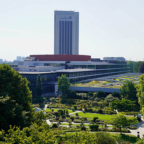 CCH - Congress Centre Hamburg | Exterior view from Planten un Blomen Park
