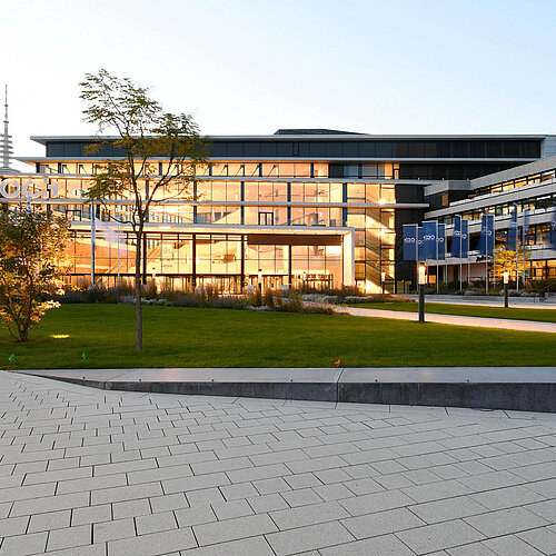 CCH - Congress Centre Hamburg | Exterior view with forecourt